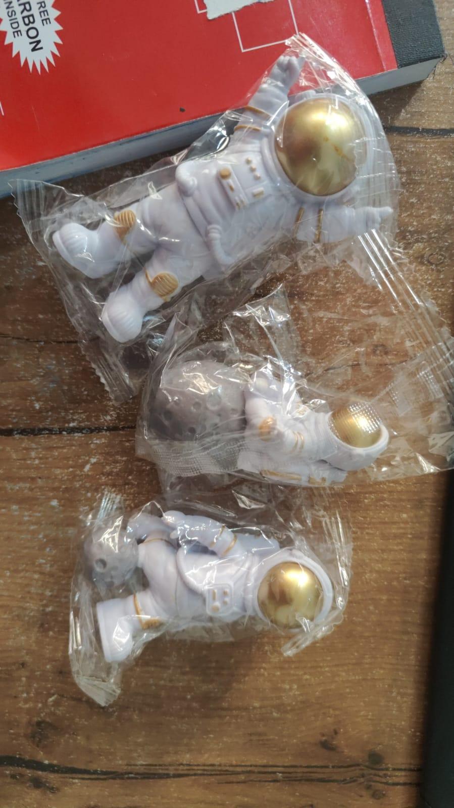 Astronaut Spaceman Statue Ornament – Set of 3 (Golden)