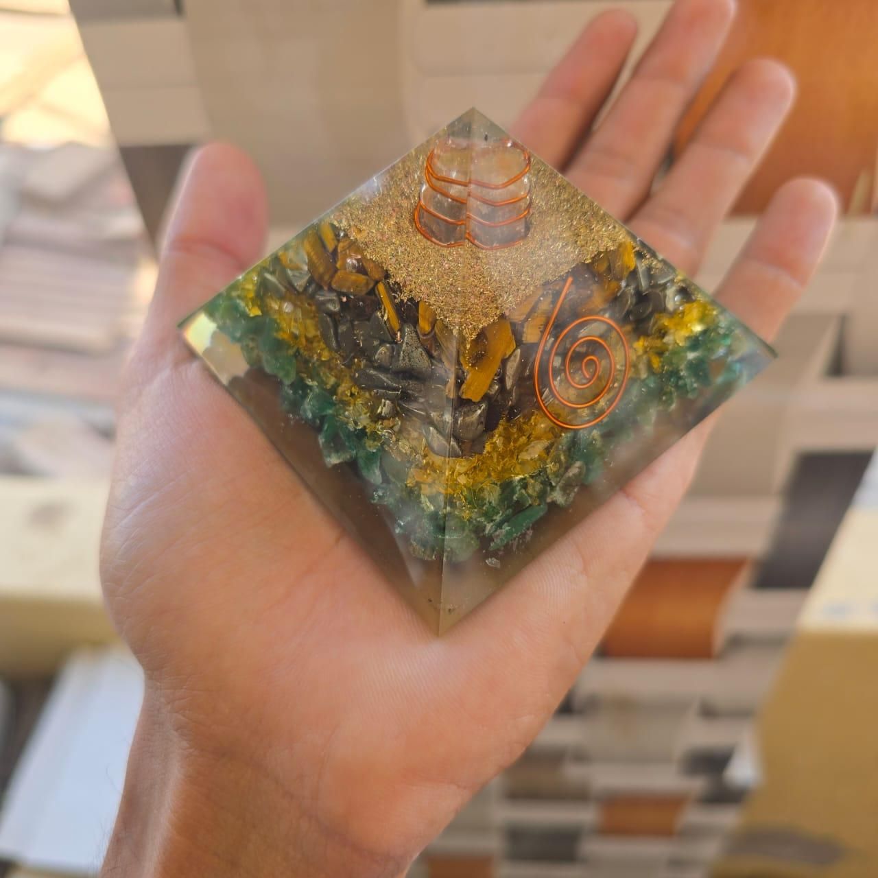 Money Magnet Pyramid – Crystal Healing &amp; Prosperity