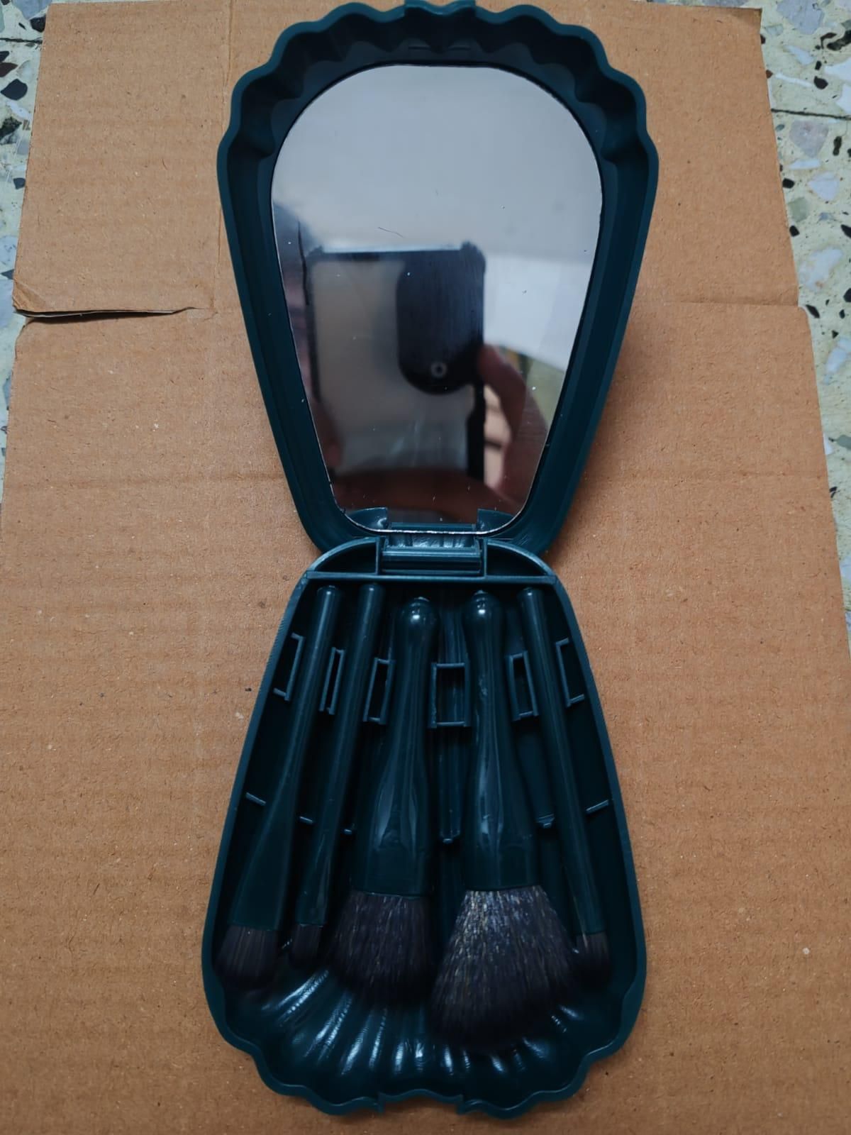 Makeup Brushes Set – 5pcs Soft Bristles with Mirror Case